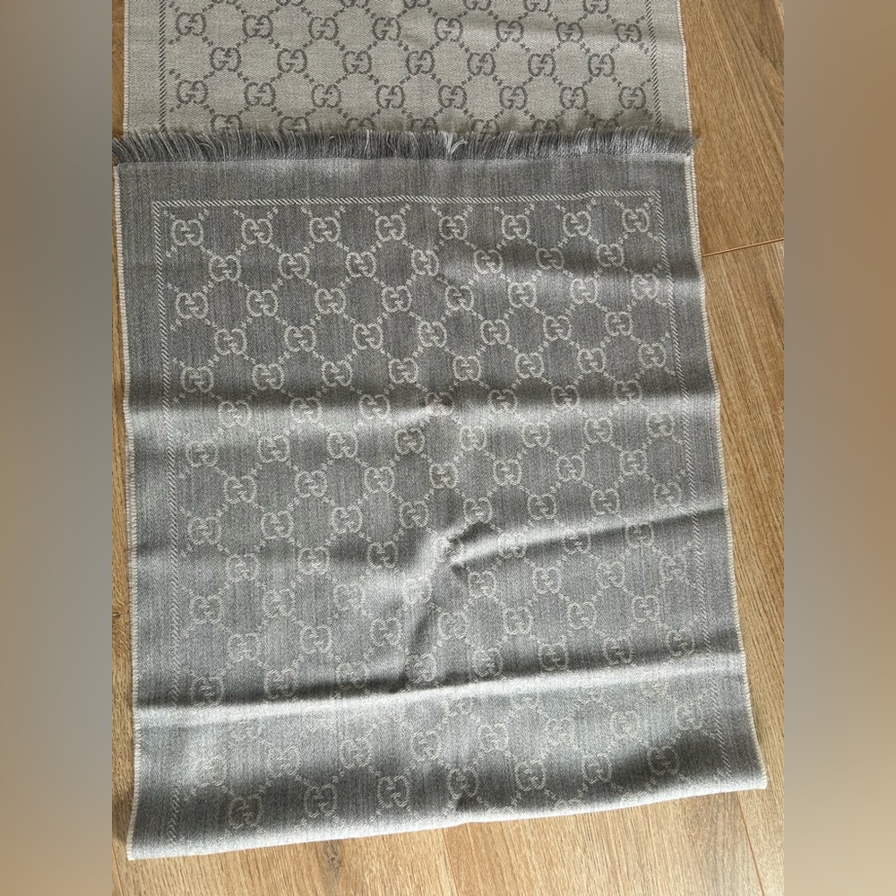 Gucci Monogram Scarf - Picture 4 of 7